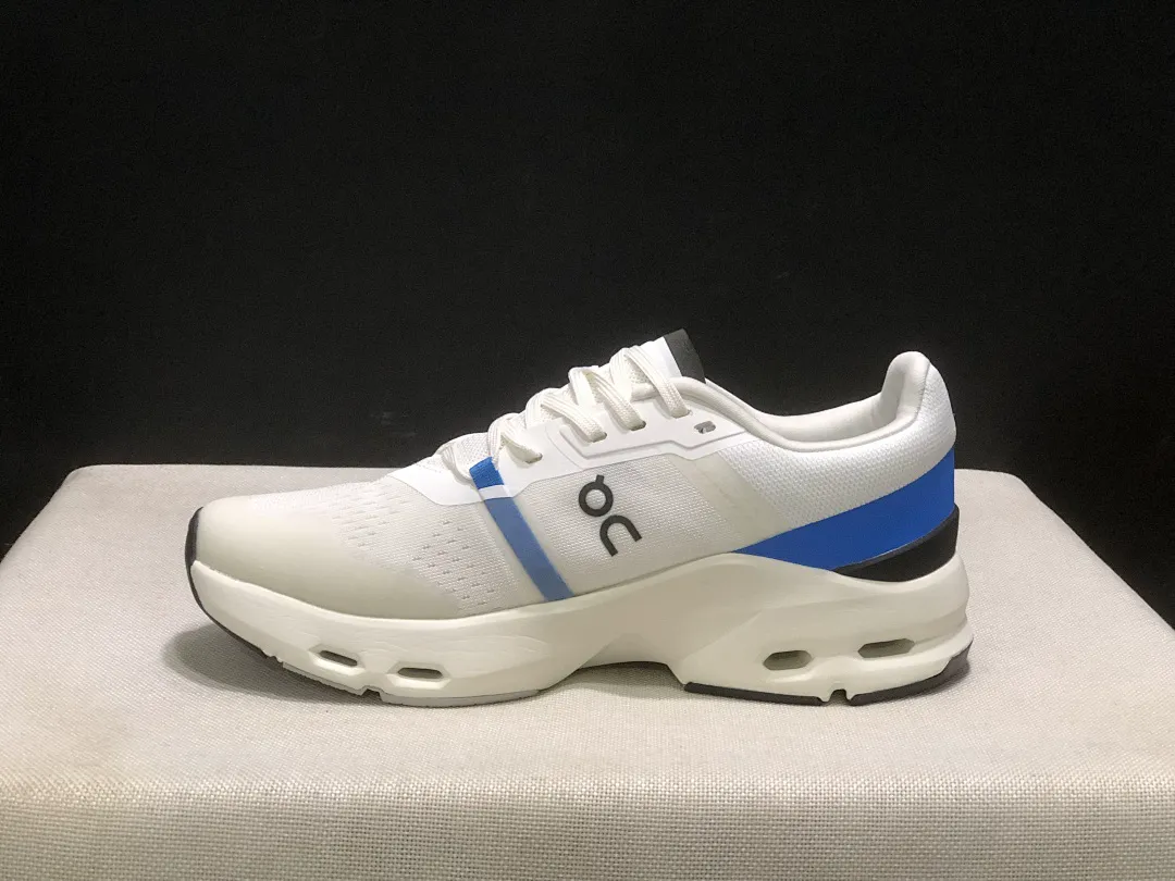 On Cloud 4877 תמונה 145