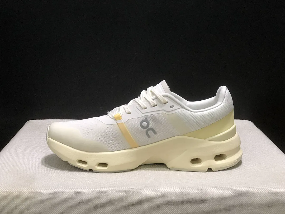 On Cloud 4877 תמונה 153