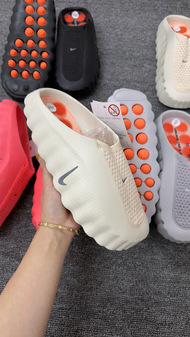 Nike 4899