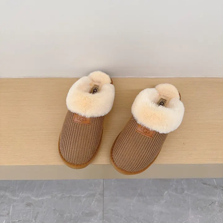 UGG 5485F