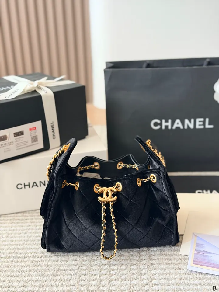 Chanel 6136F