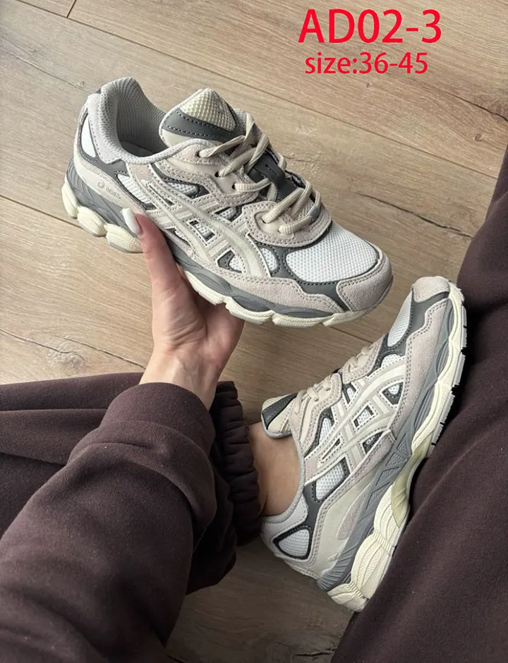 Asics AD02