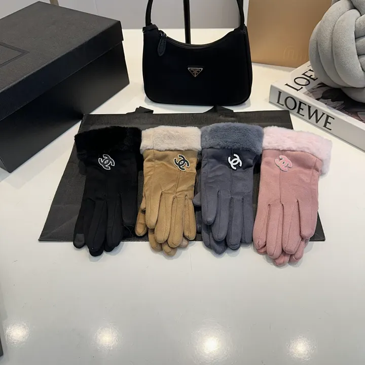 Chanel CHNST02