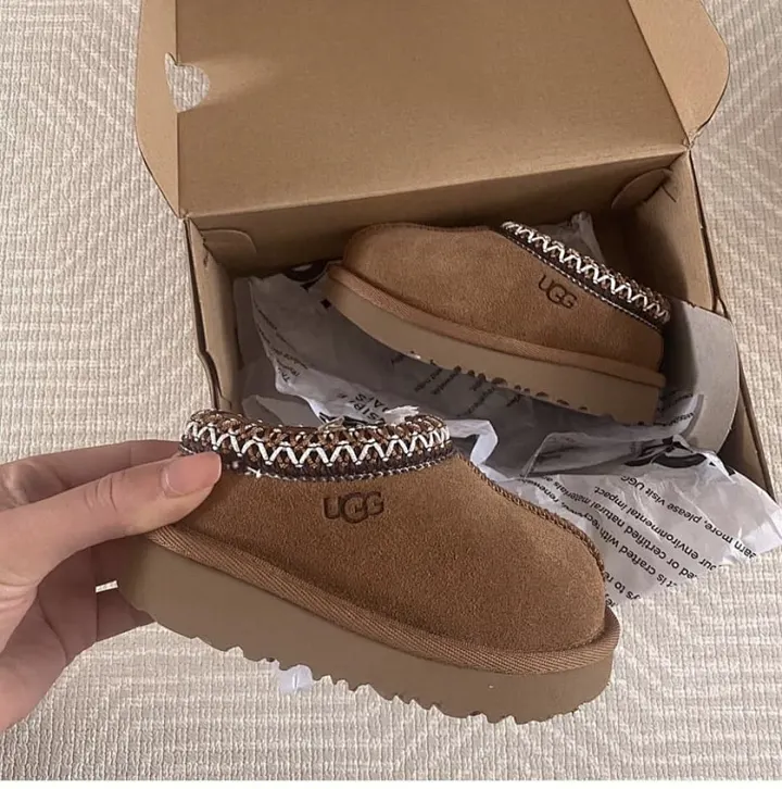 UGG M7Z5