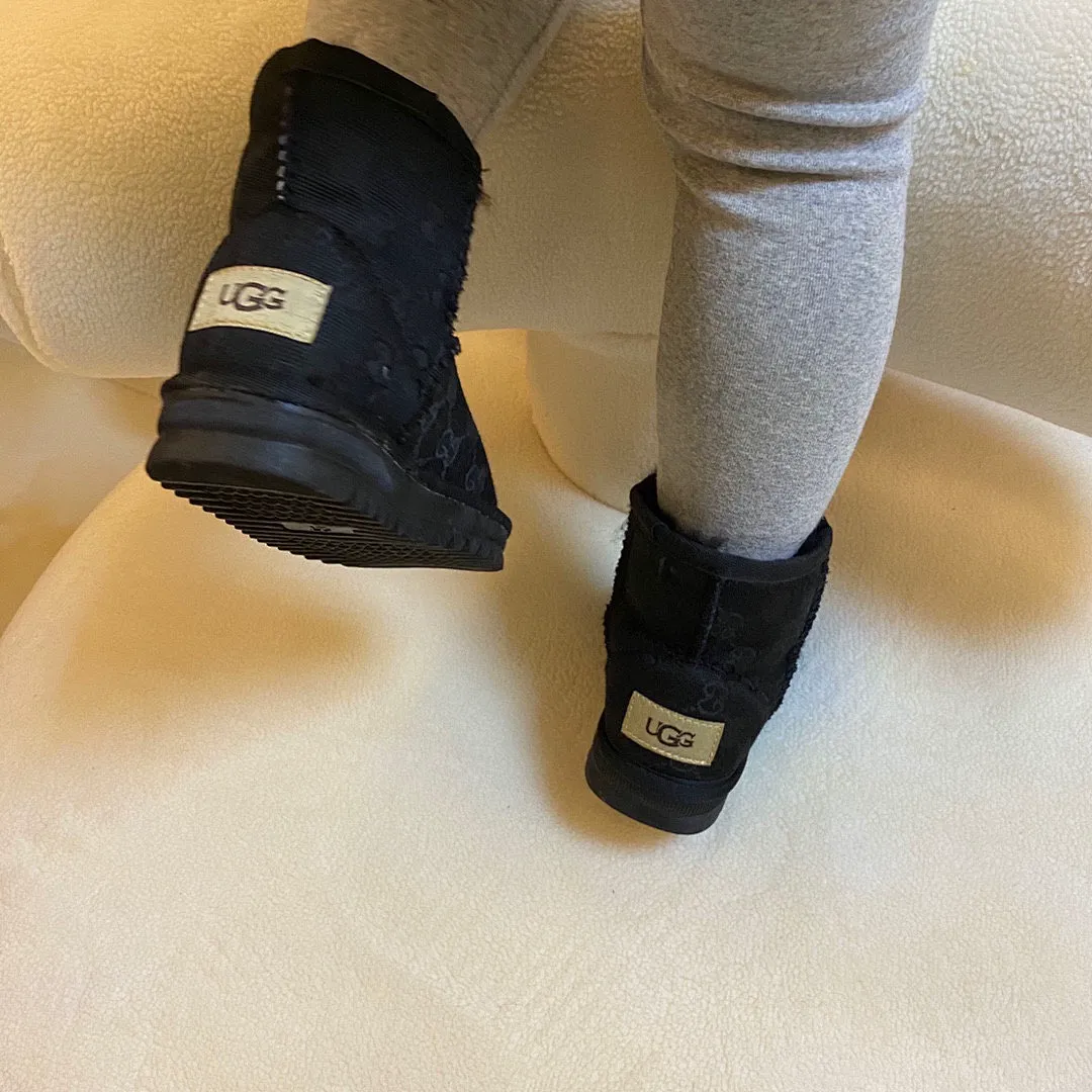 UGG M9B0 תמונה 6