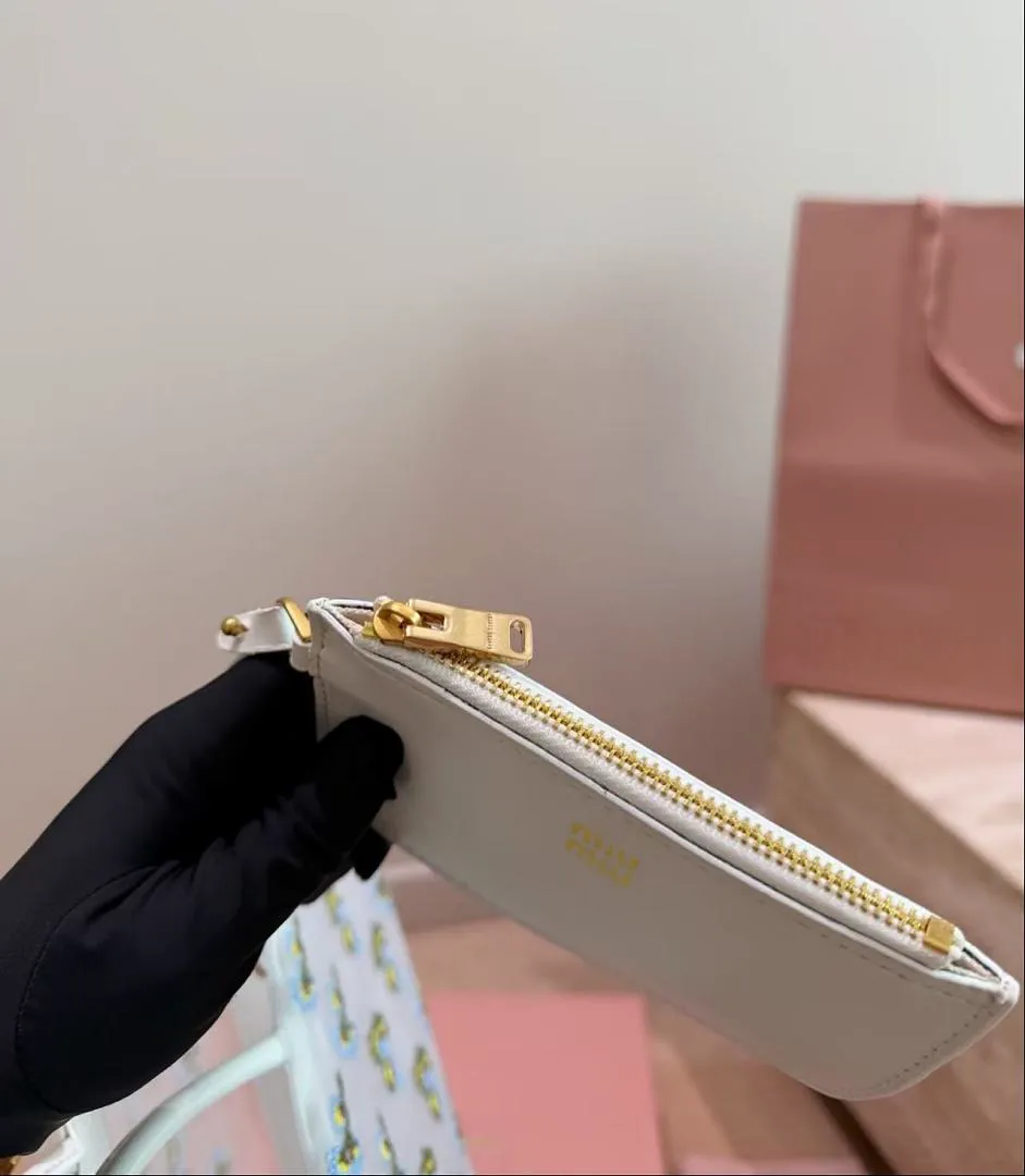 MIUMIU MIUB70 תמונה 9