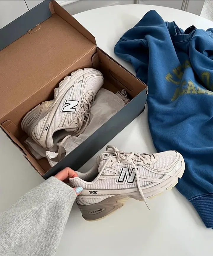 New Balance Y011