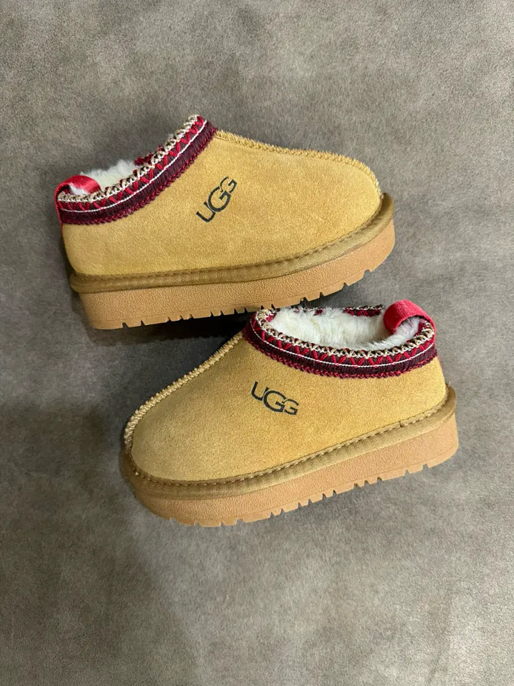UGG Y117K