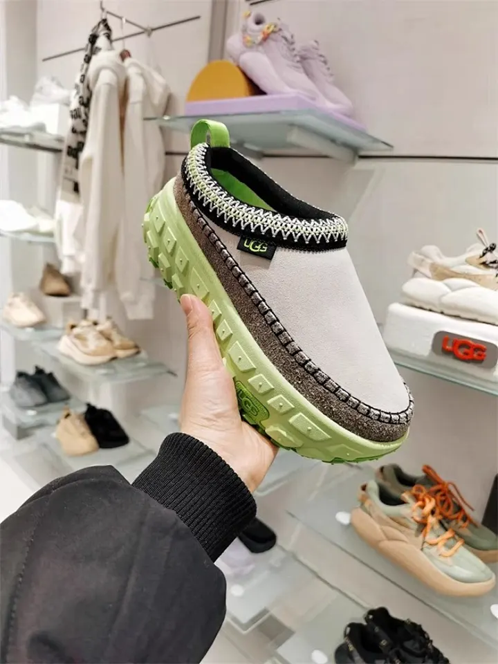 UGG Y17B