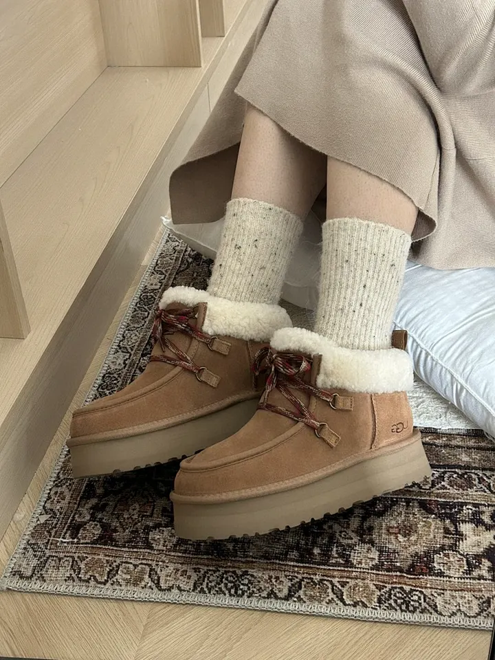 UGG Y78G