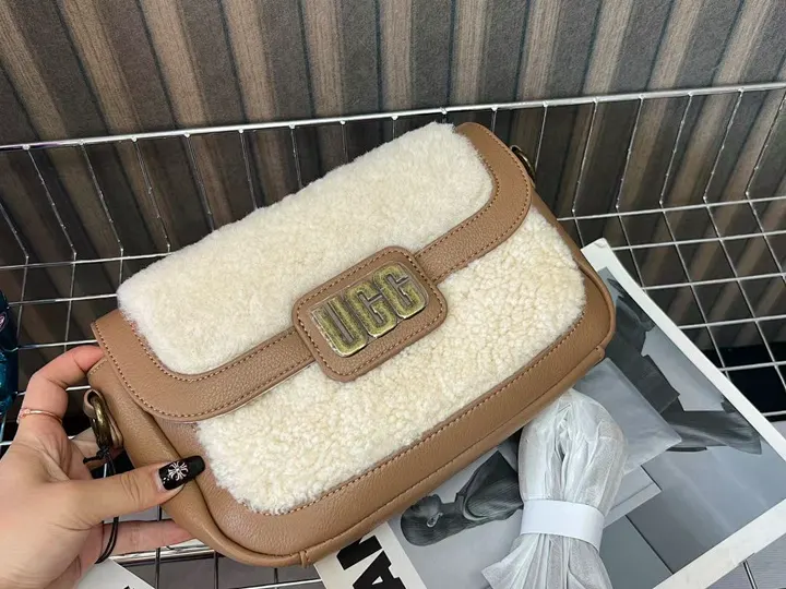 UGG Y922U